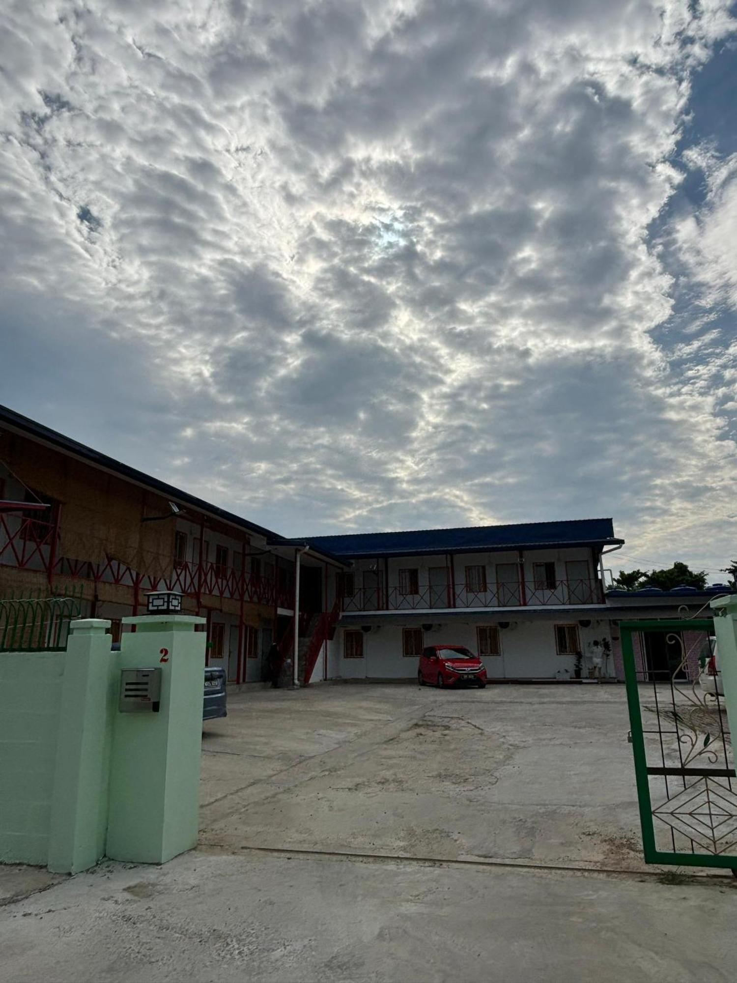 5 Minutes Airport Lodge Kampong Patagas Exterior foto